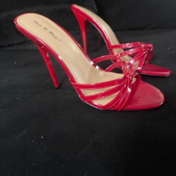 New Hey Si Mey Elegant Red Strappy Heels size 11 - Picture 1 of 10